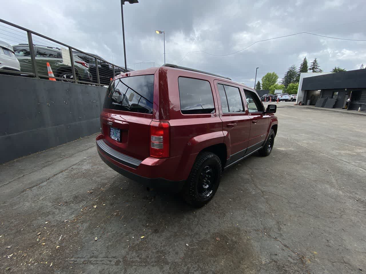 Used 2015 Jeep Patriot Sport w/ Power Value Group AWD/4WD image 6