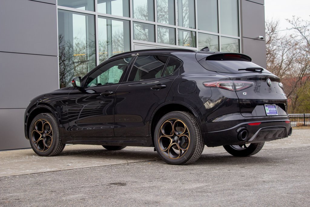 New 2025 Alfa Romeo Stelvio Sprint image 8