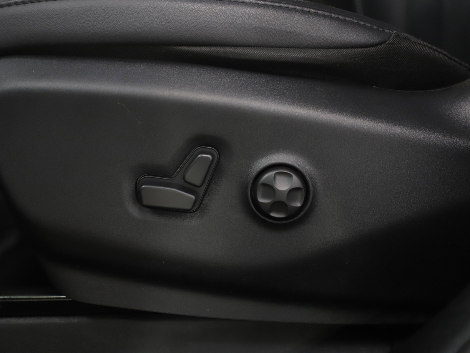 Used 2025 Chrysler Pacifica Select FWD image 30