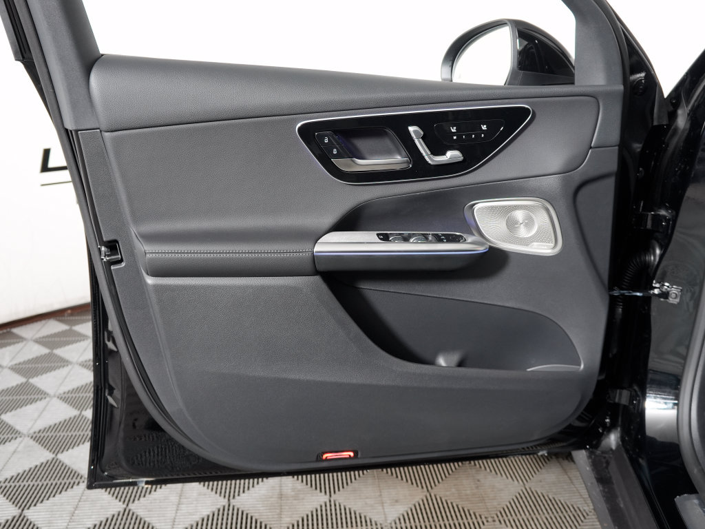 Used 2026 Mercedes-Benz GLC 300 4MATIC image 25