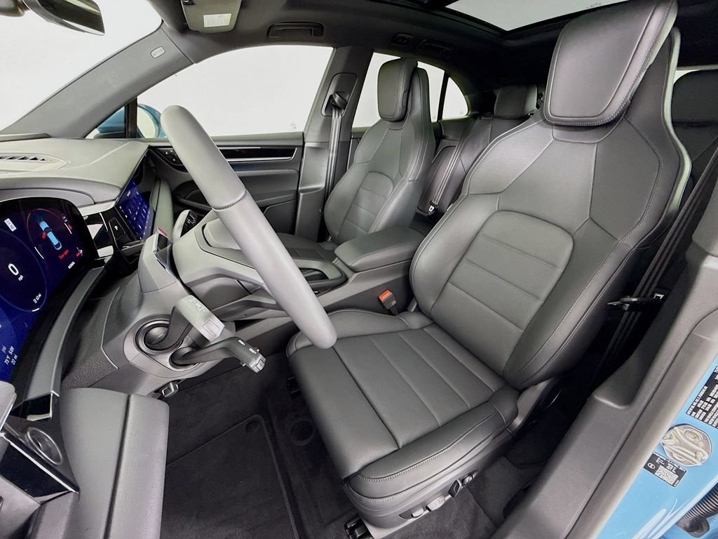 New 2026 Porsche Macan Electric RWD image 5