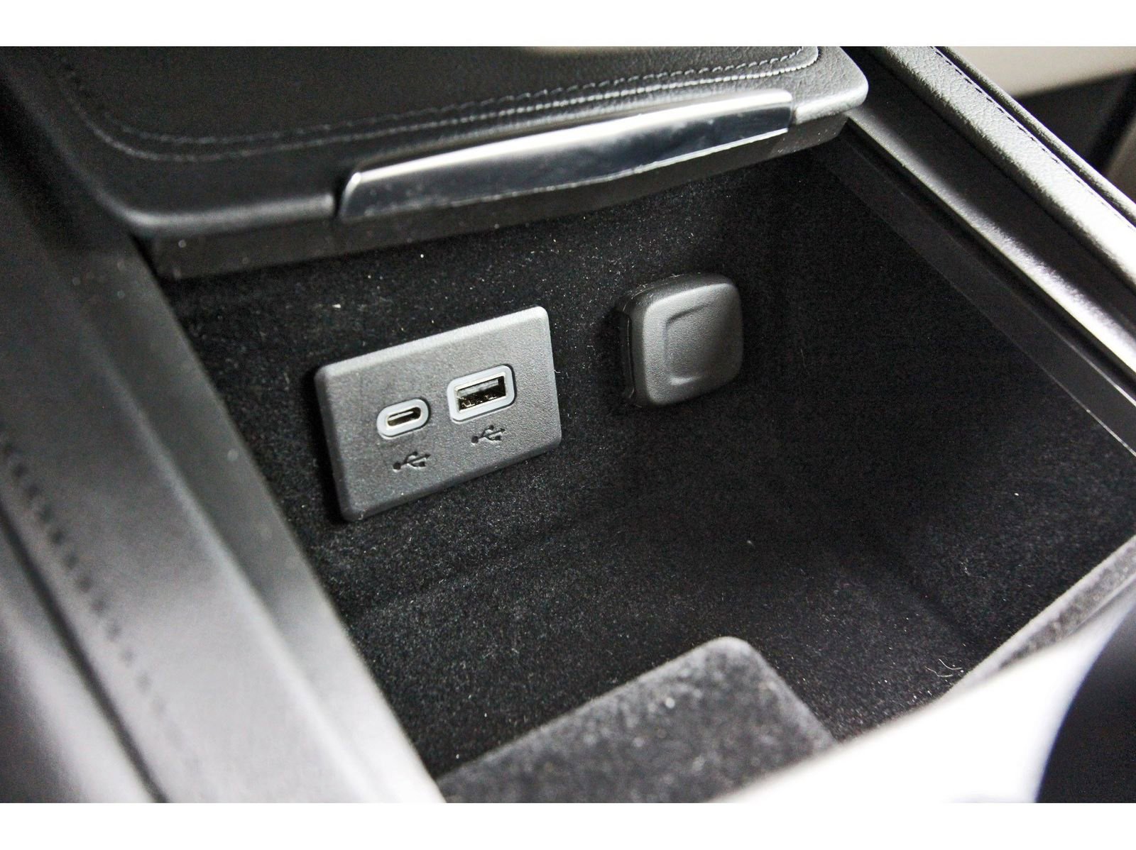 Used 2023 Cadillac XT4 Premium Luxury w/ Cold Weather Package image 27