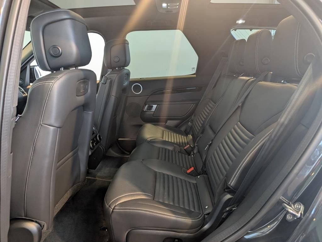 New 2026 Land Rover Discovery S image 23