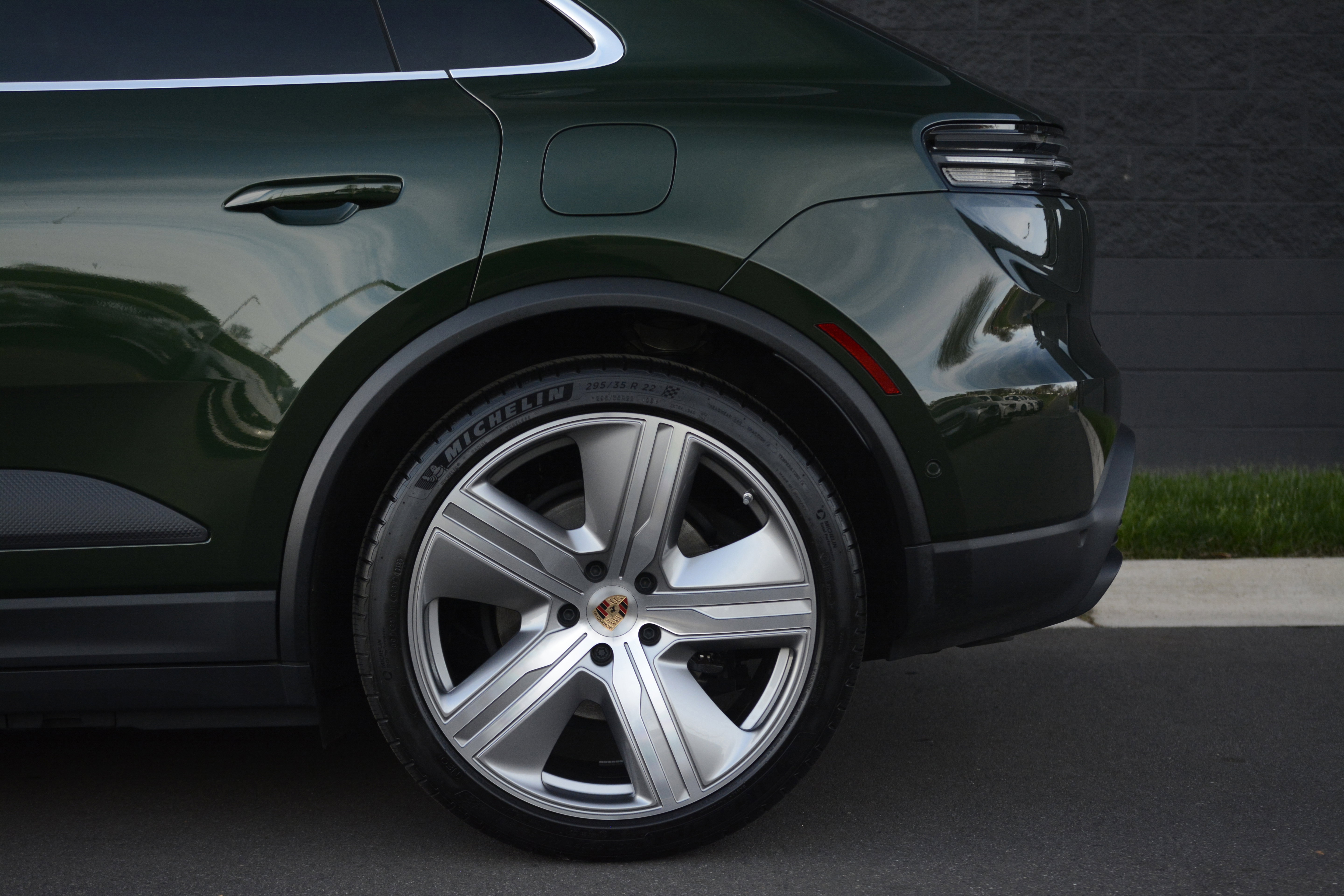 Certified 2025 Porsche Macan 4 Electric image 38