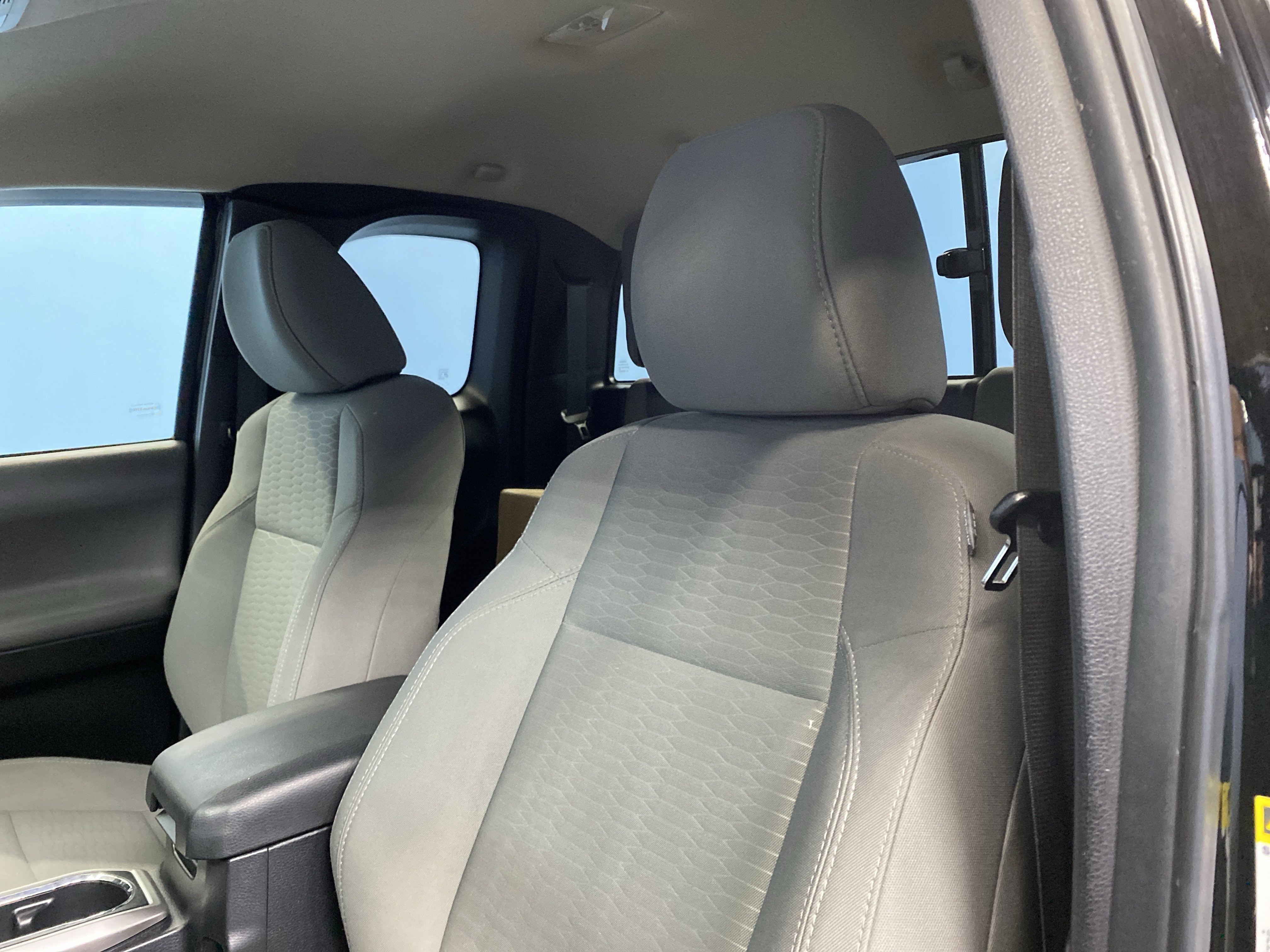 Used 2017 Toyota Tacoma 4x4 Access Cab image 9