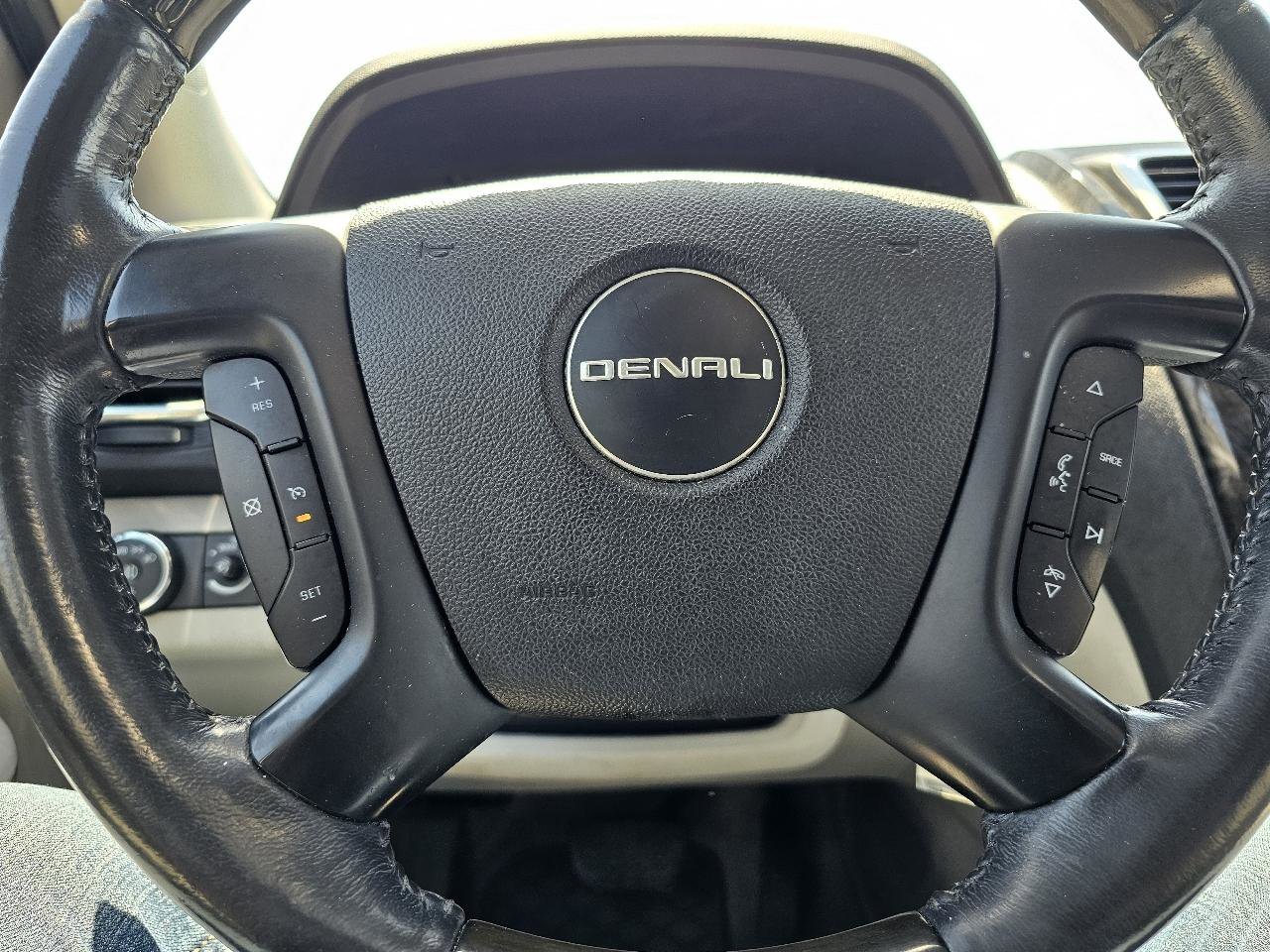 Used 2012 GMC Acadia Denali AWD/4WD image 10