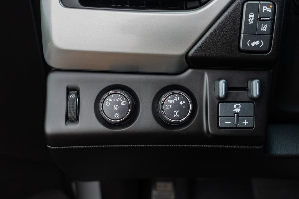 Used 2015 Chevrolet Tahoe LTZ AWD/4WD image 20