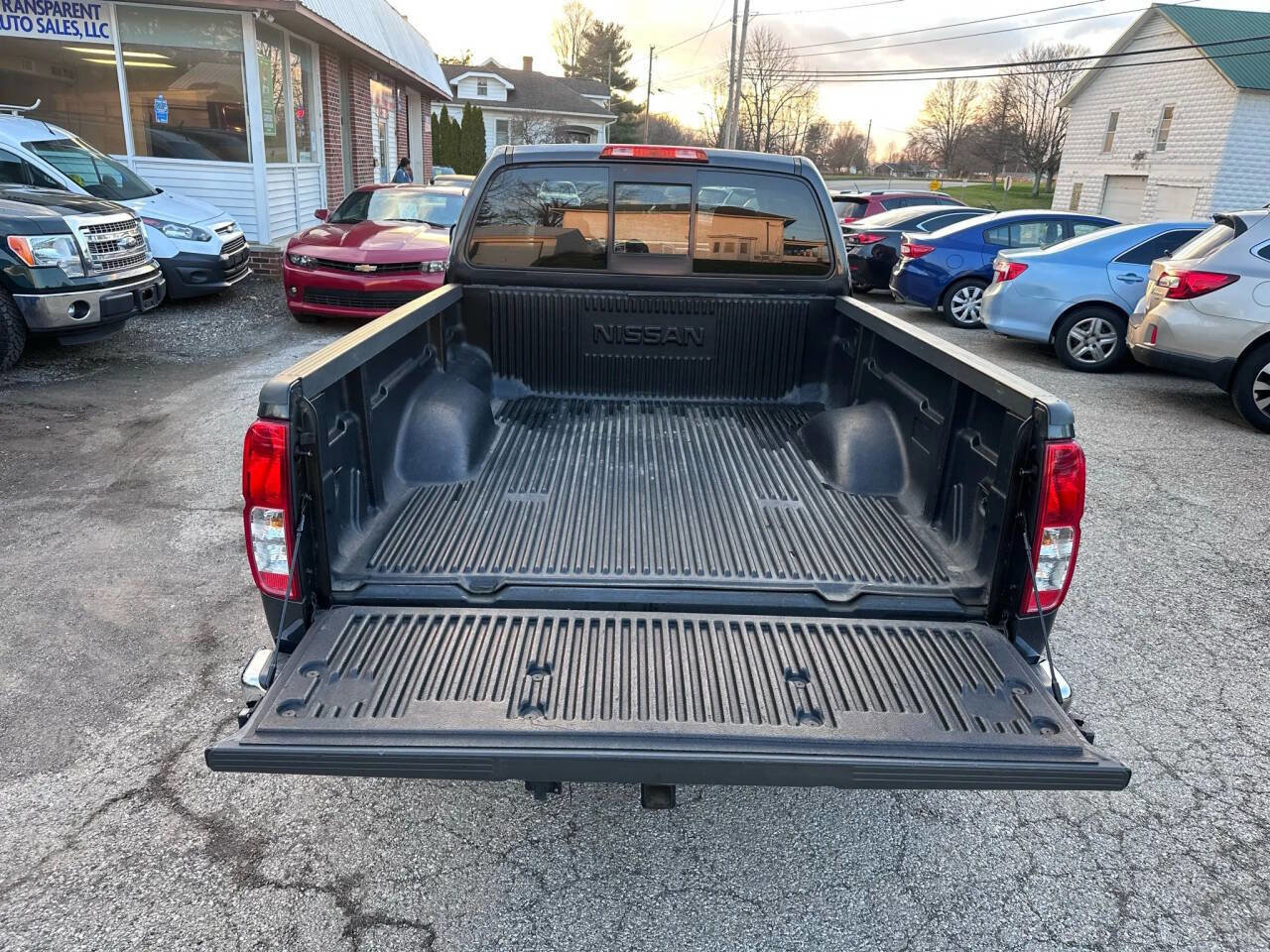 Used 2012 Nissan Frontier SV image 16