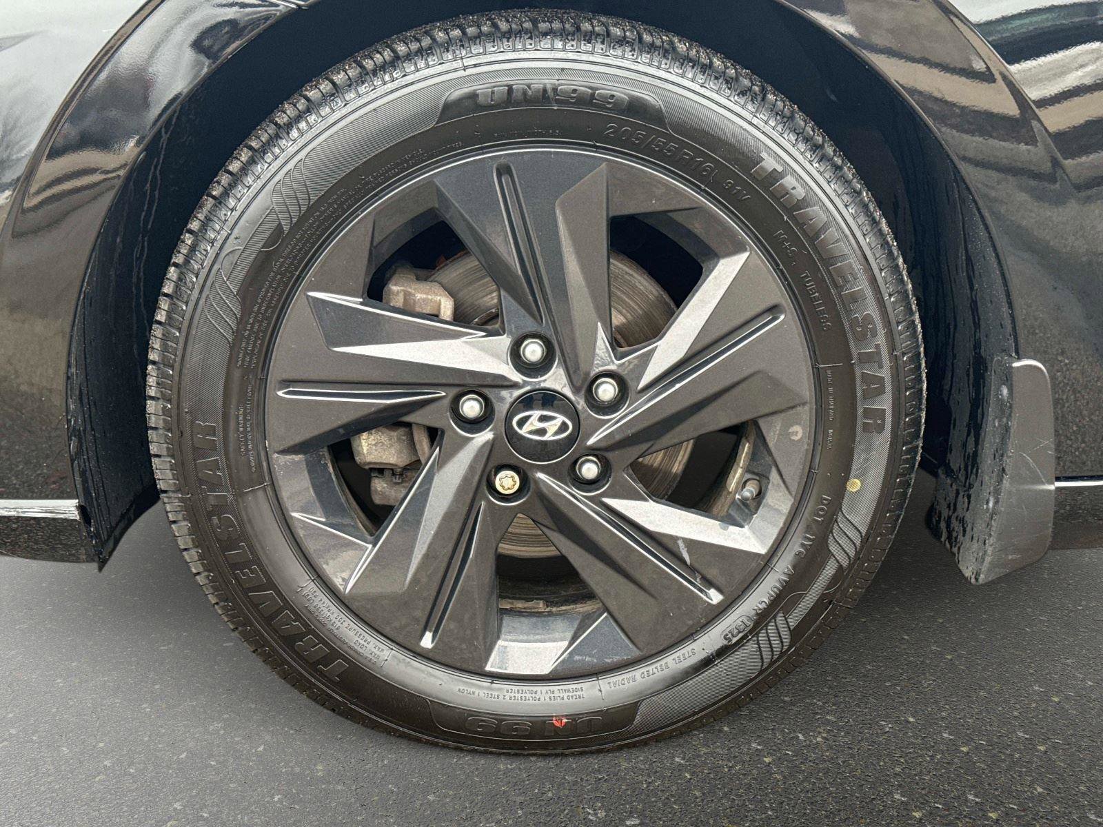 Used 2022 Hyundai Elantra SEL image 9