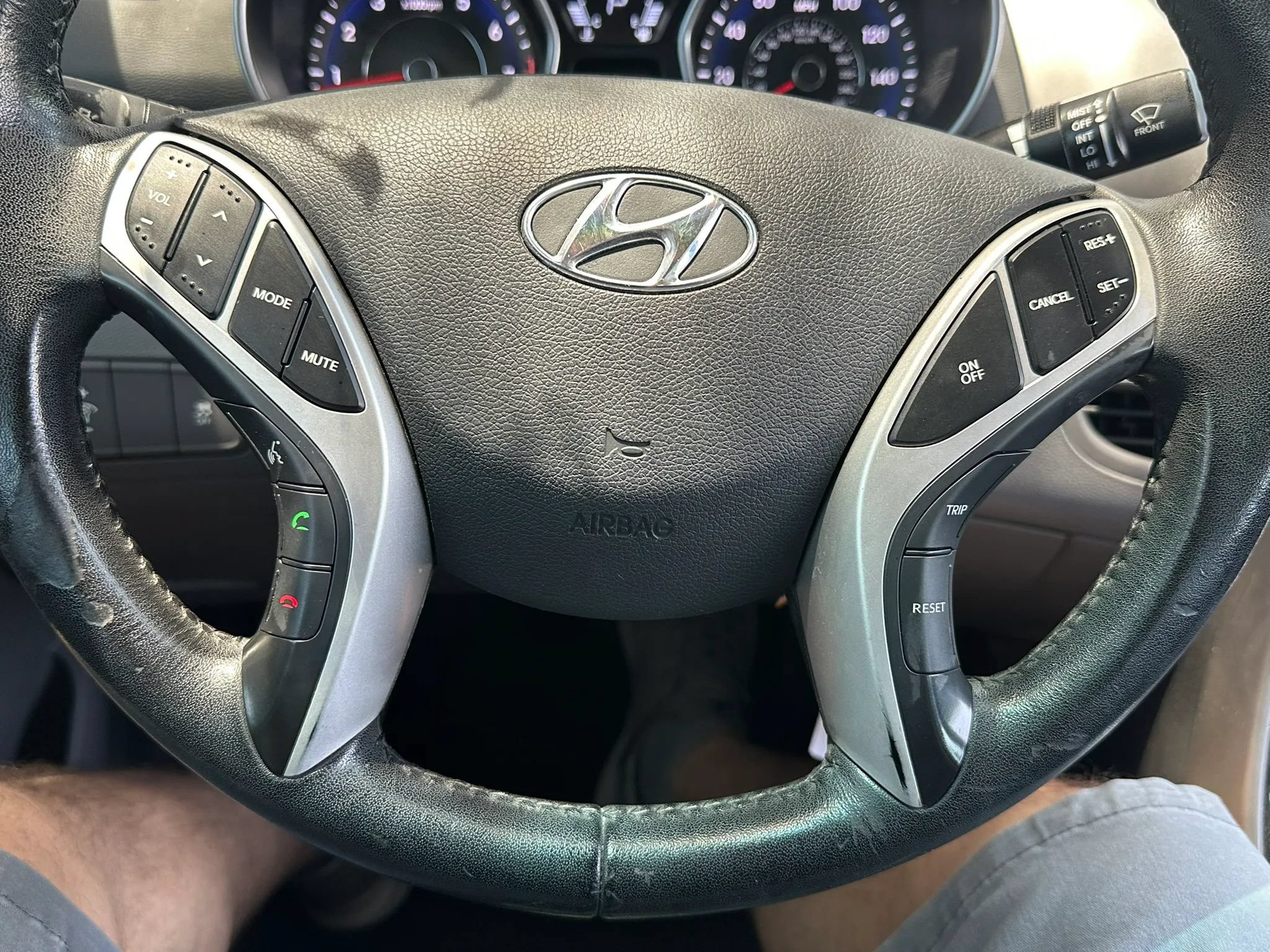 Used 2012 Hyundai Elantra Limited FWD image 16