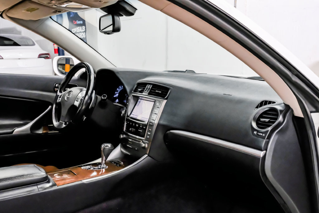 Used 2013 Lexus IS 250C w/ Luxury Pkg RWD image 24