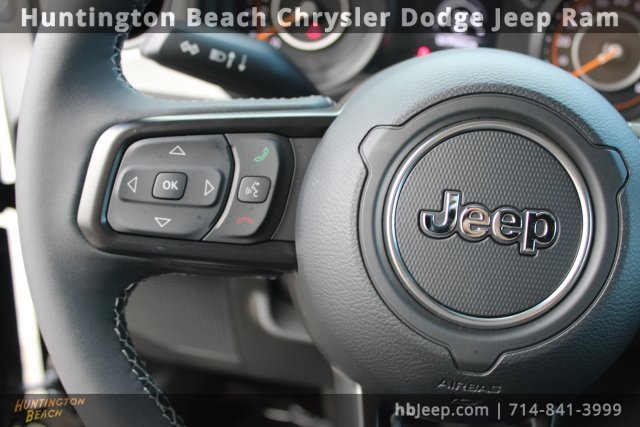 Used 2025 Jeep Gladiator Sport image 28