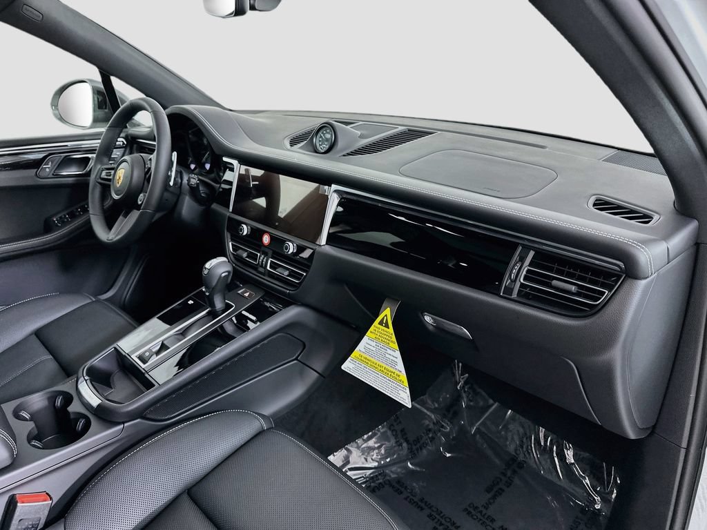 New 2026 Porsche Macan Turbo AWD/4WD image 31