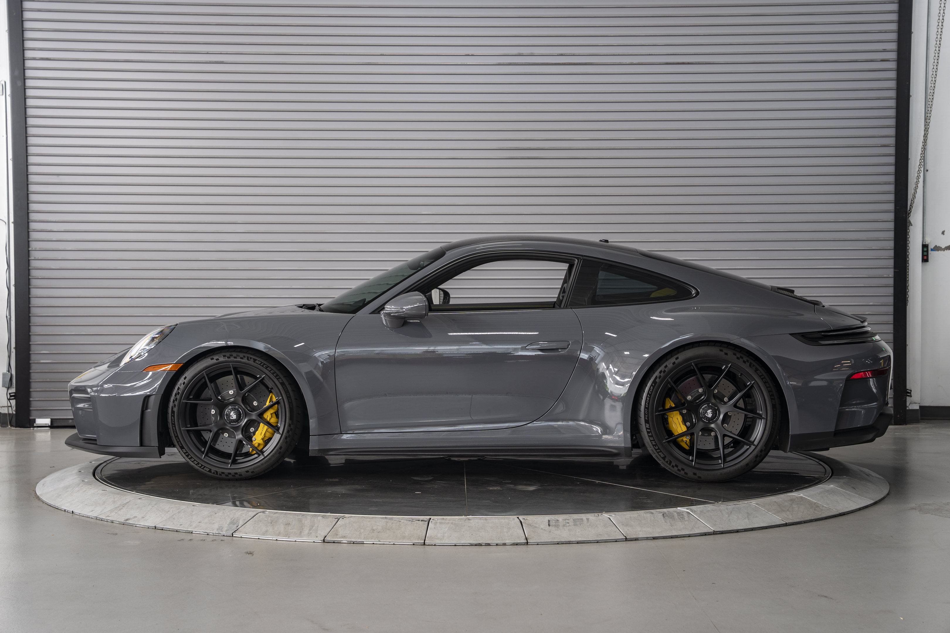 Used 2025 Porsche 911 GT3 RWD image 2
