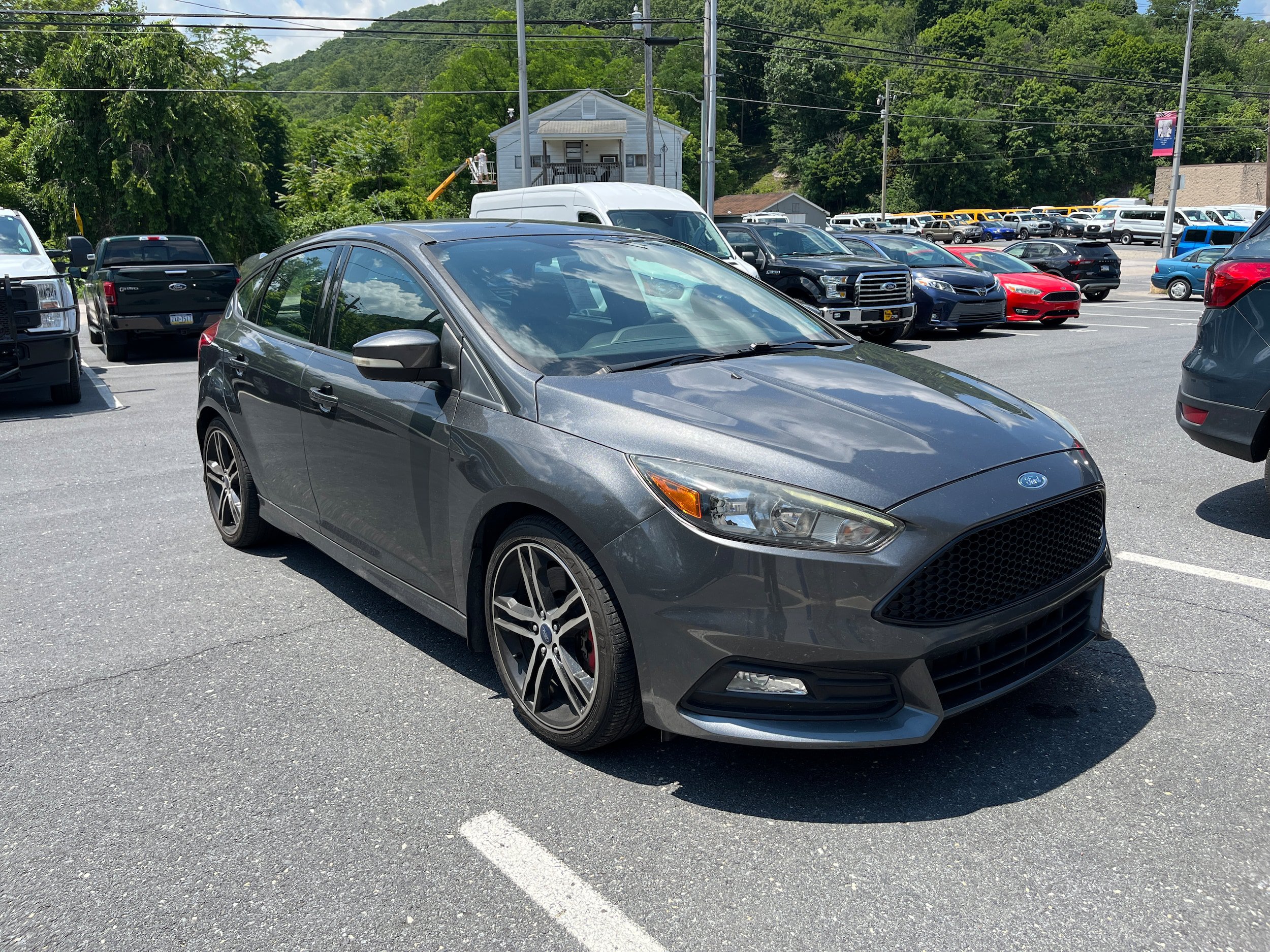 Used 2017 Ford Focus ST FWD image 4