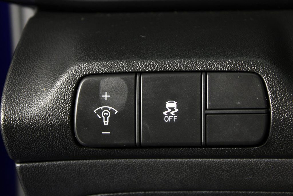 Certified 2025 Hyundai Elantra Sport image 21