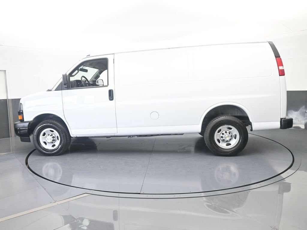 Used 2024 Chevrolet Express 2500 w/ Driver Convenience Package RWD image 3
