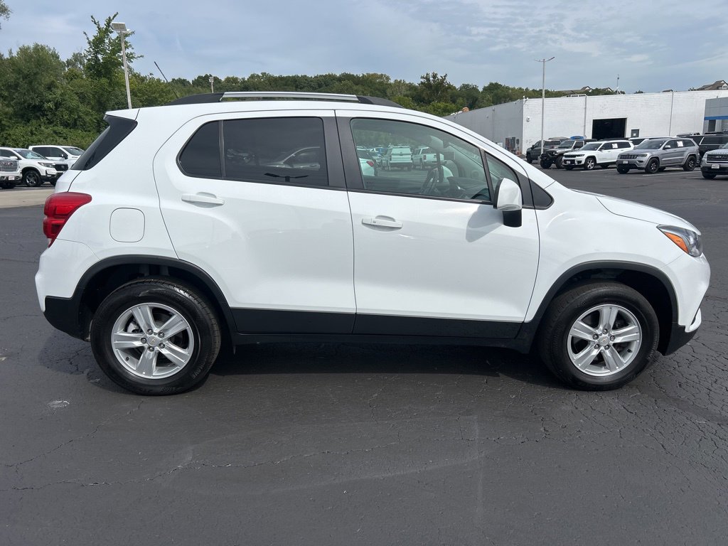 Used 2022 Chevrolet Trax LT w/ LT Convenience Package image 5