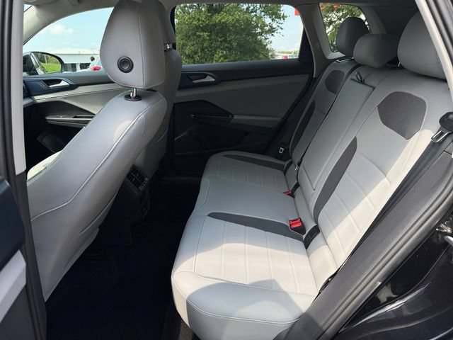 Certified 2024 Volkswagen Taos SE w/ Panoramic Sunroof Package FWD image 22