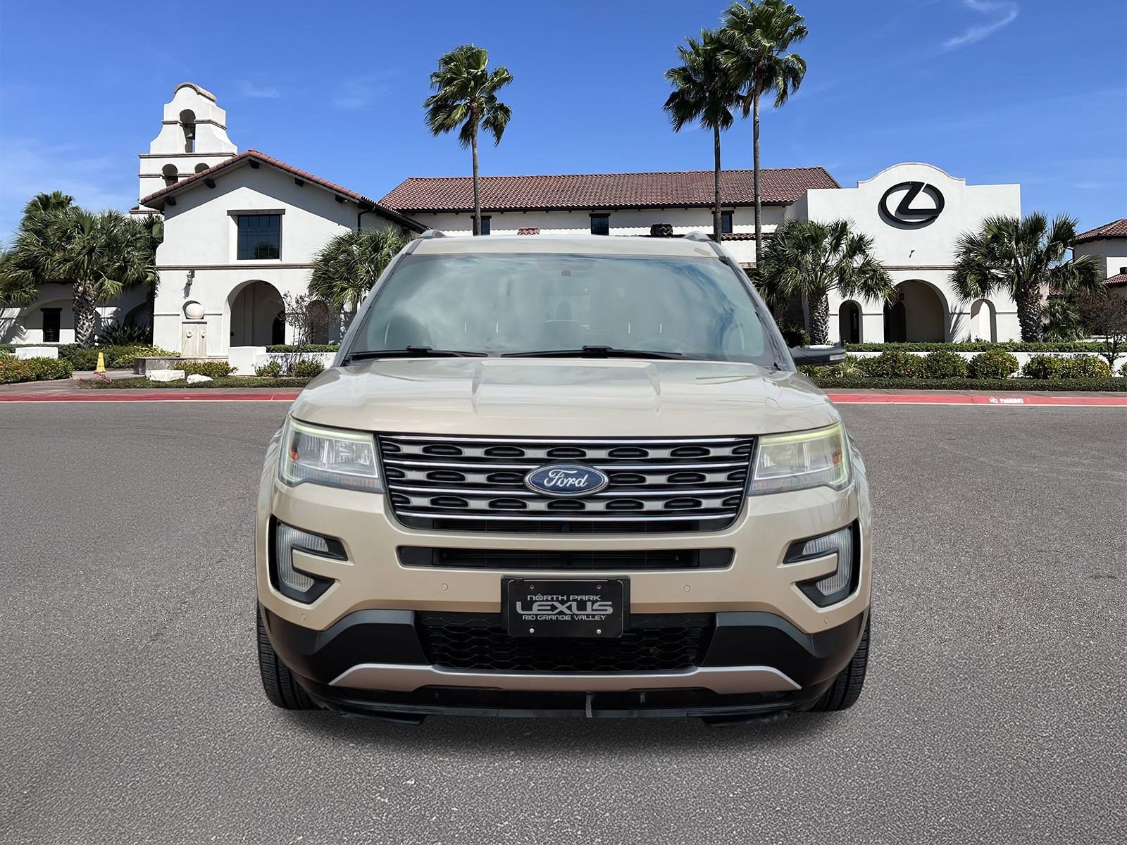 Used 2017 Ford Explorer XLT w/ Equipment Group 202A FWD image 6