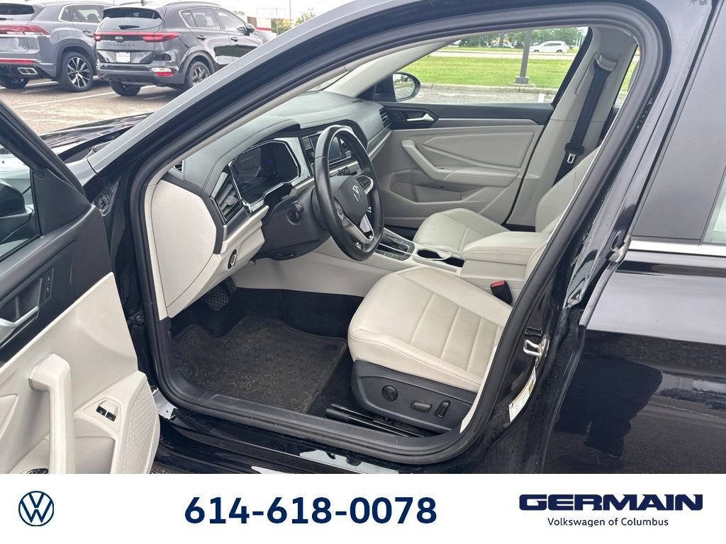 Used 2023 Volkswagen Jetta SE w/ Panoramic Sunroof Package FWD image 17