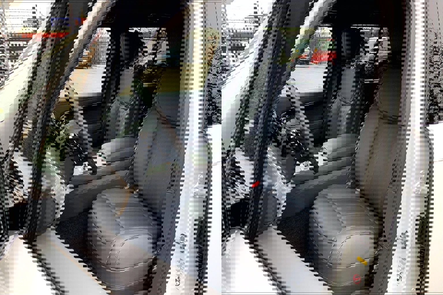 New 2026 Land Rover Range Rover SE image 9