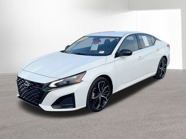 Certified 2024 Nissan Altima 2.5 SR image 1