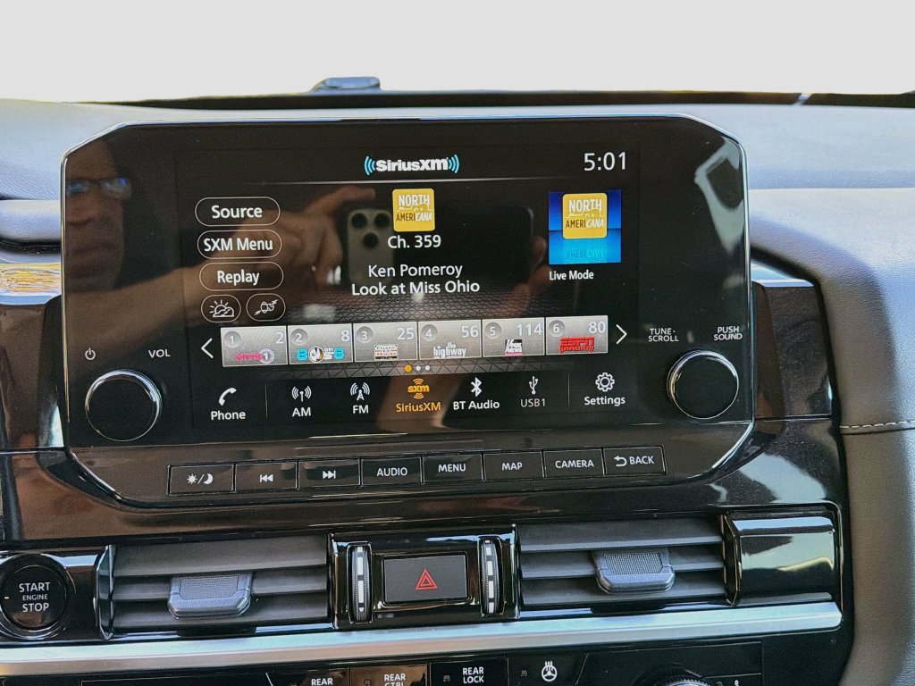 Used 2025 Nissan Pathfinder SL AWD/4WD image 17