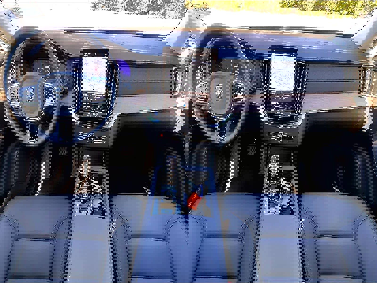 Used 2025 Volvo XC90 B6 Plus image 22