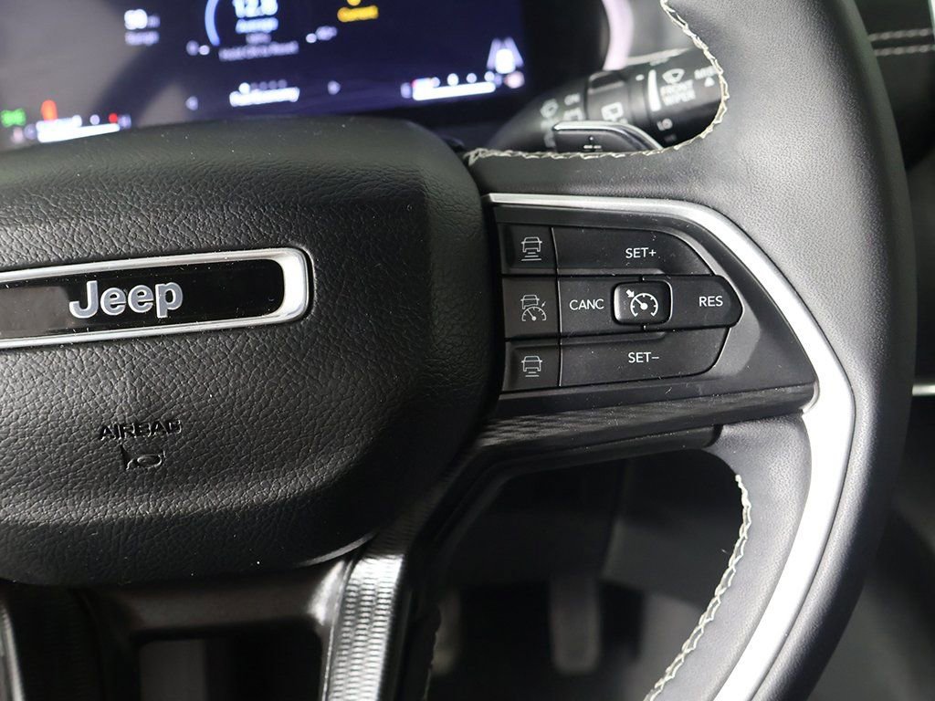 Used 2023 Jeep Grand Cherokee L Laredo image 43