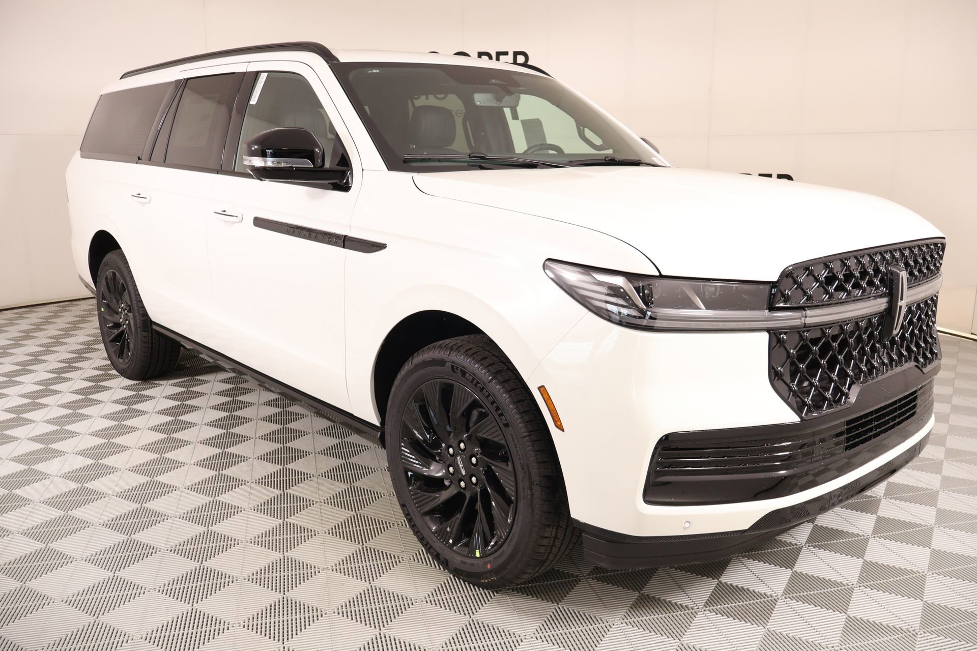 New 2026 Lincoln Navigator L Reserve AWD/4WD image 1