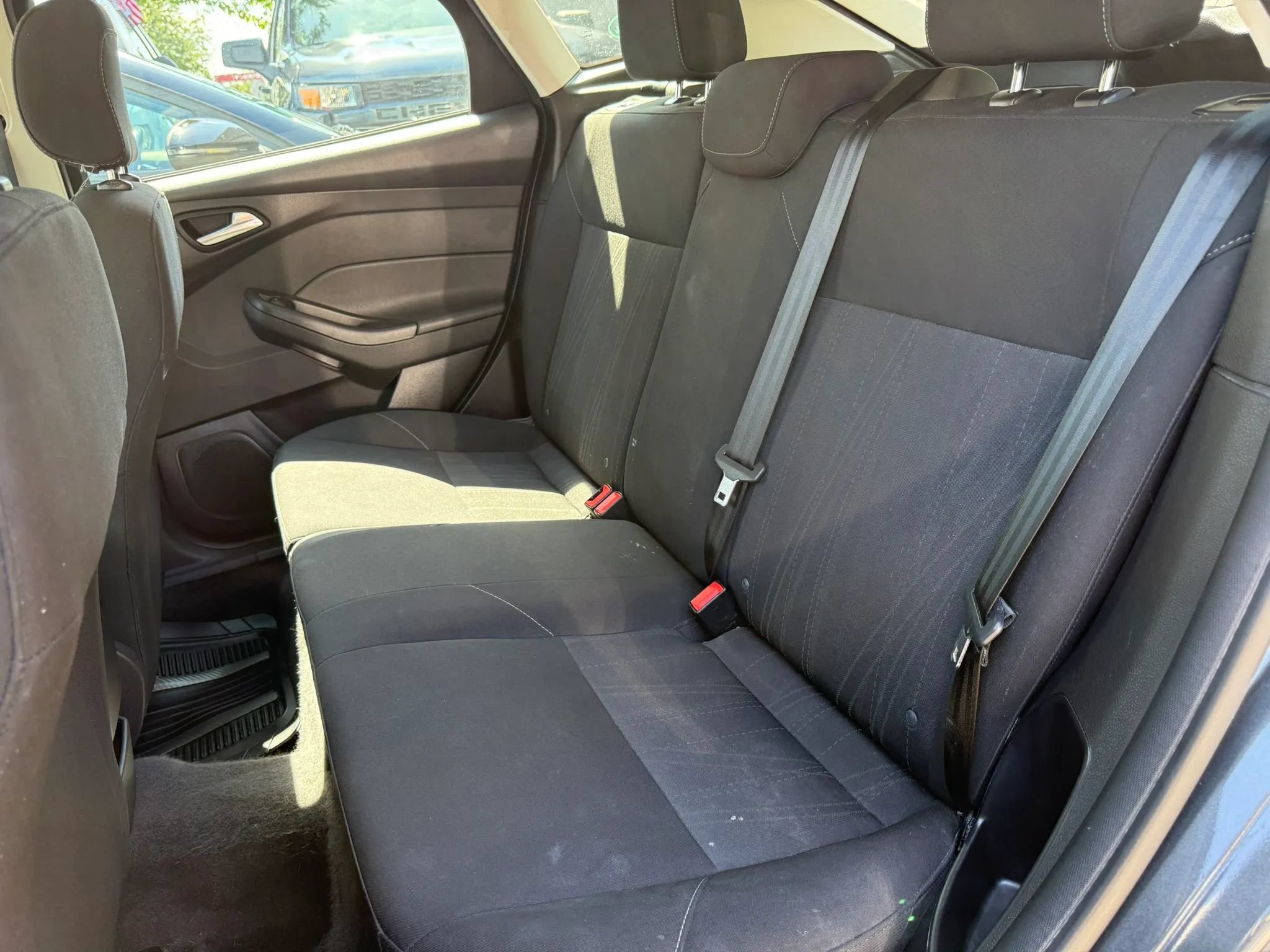 Used 2018 Ford Focus SE FWD image 15