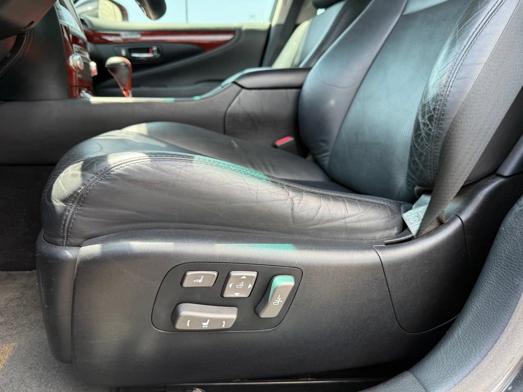 Used 2010 Lexus LS 460 w/ Comfort Pkg RWD image 9