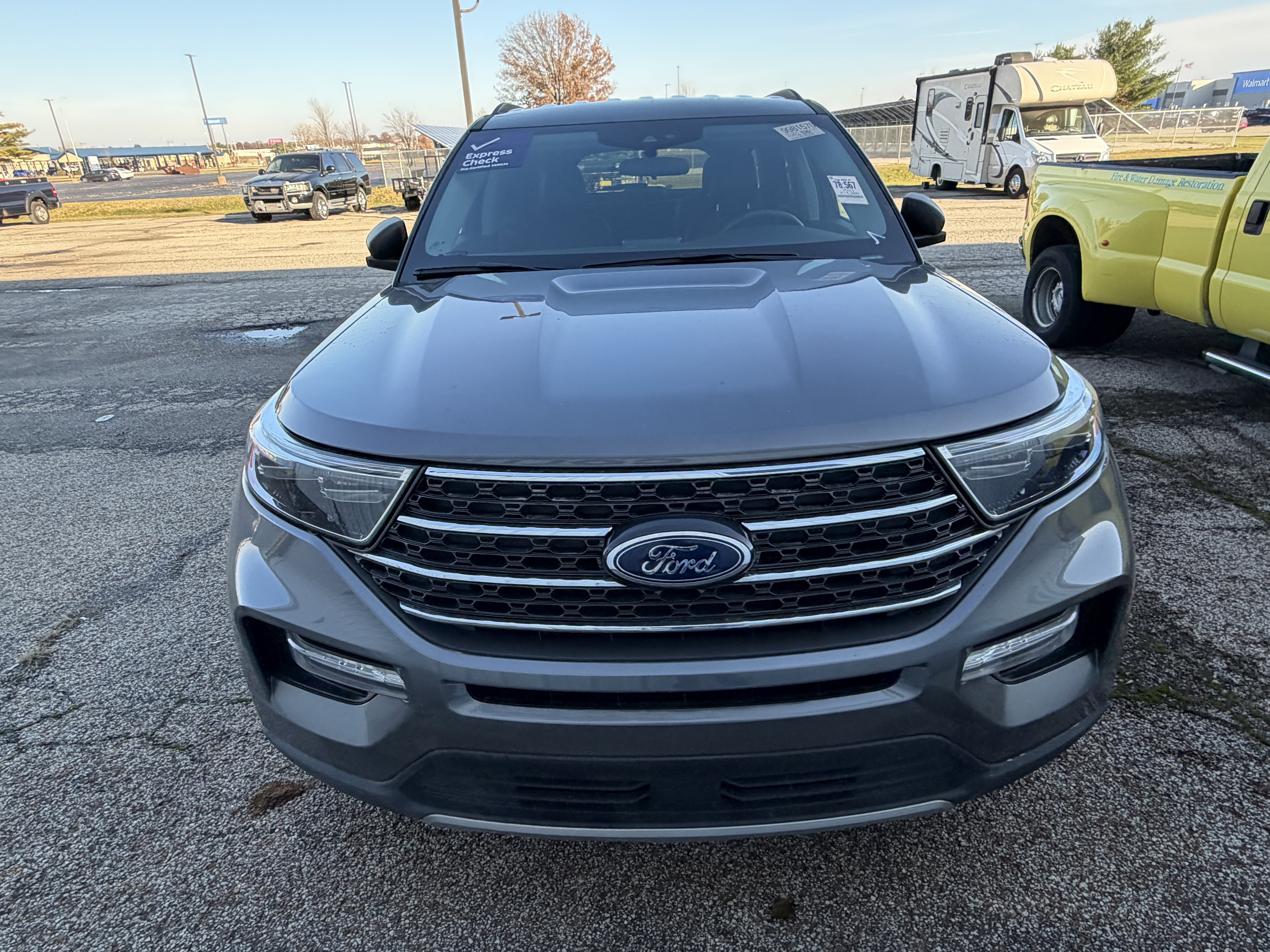 Used 2023 Ford Explorer XLT w/ Equipment Group 202A image 4