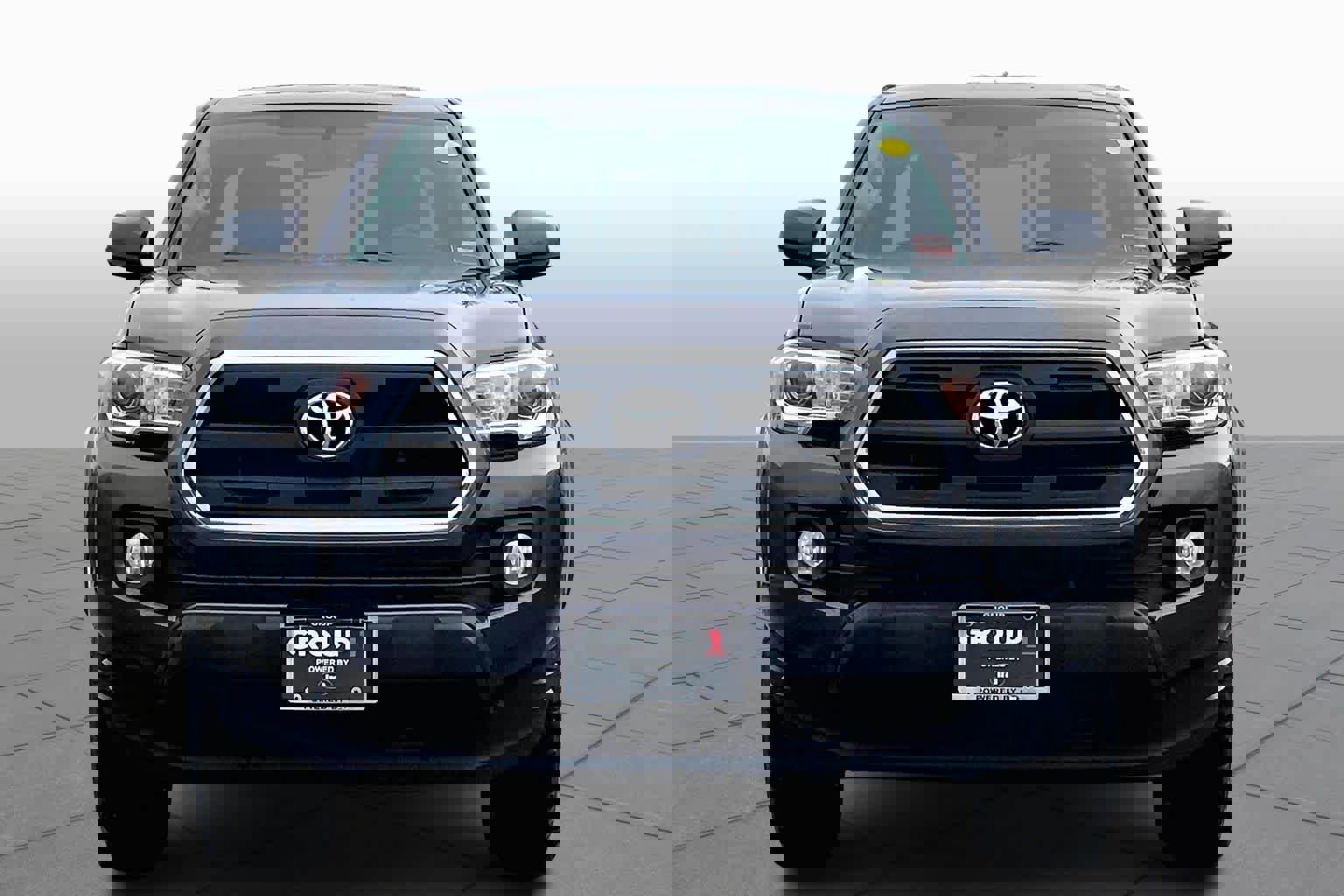 Used 2016 Toyota Tacoma SR5 w/ SR5 Appearance Package (SN) image 4