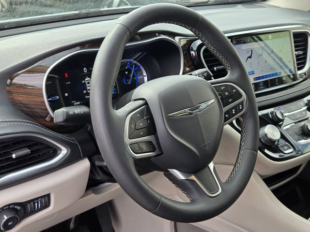 Used 2023 Chrysler Pacifica Limited FWD image 20