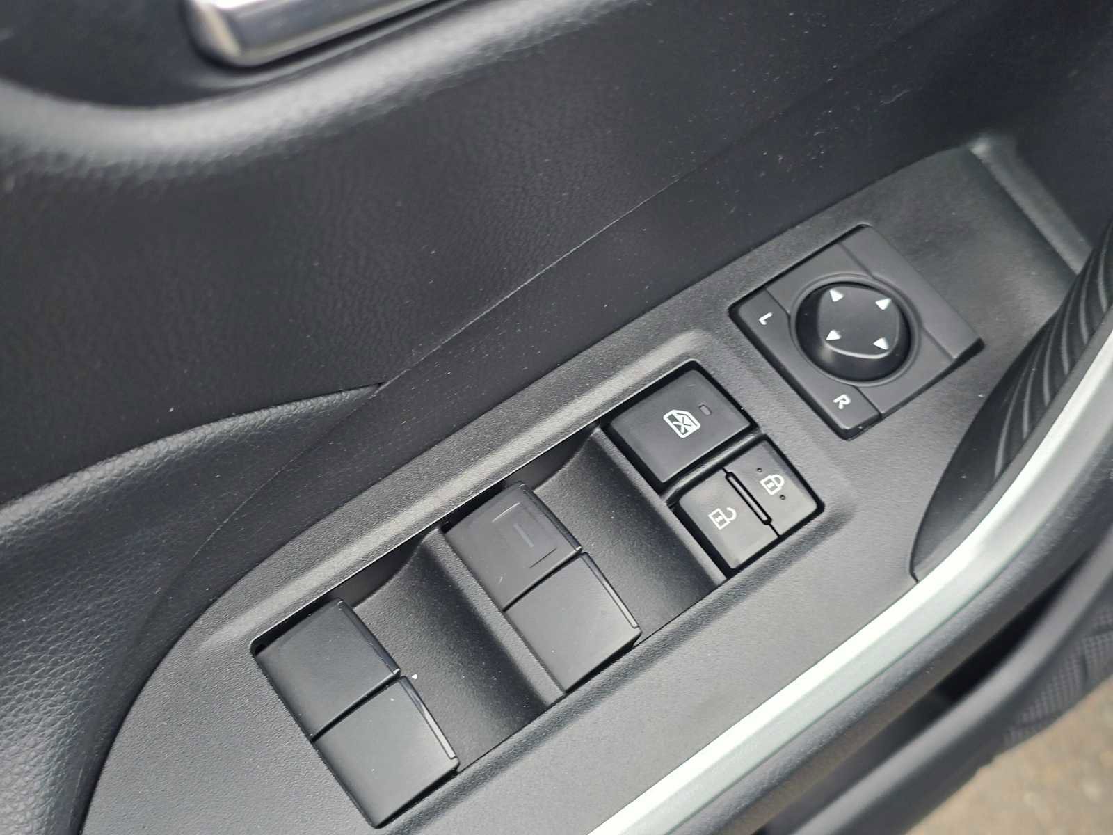 Used 2021 Toyota RAV4 XLE w/ Convenience Package image 26