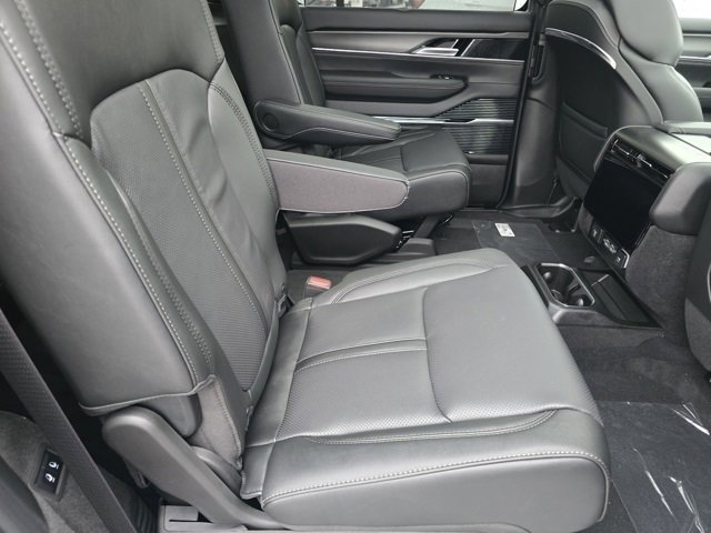 New 2026 Jeep Grand Wagoneer Summit image 38