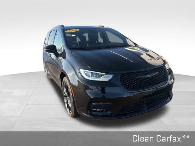 Used 2022 Chrysler Pacifica Touring-L w/ Uconnect Theater Family Group image 3