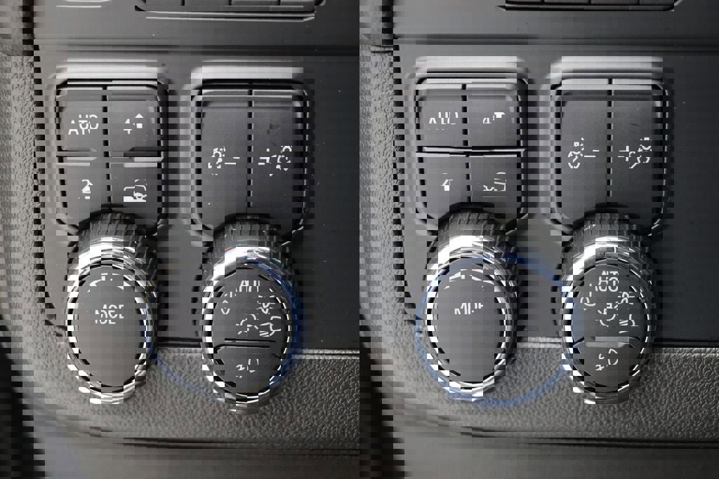 Used 2025 Chevrolet Tahoe Premier AWD/4WD image 28