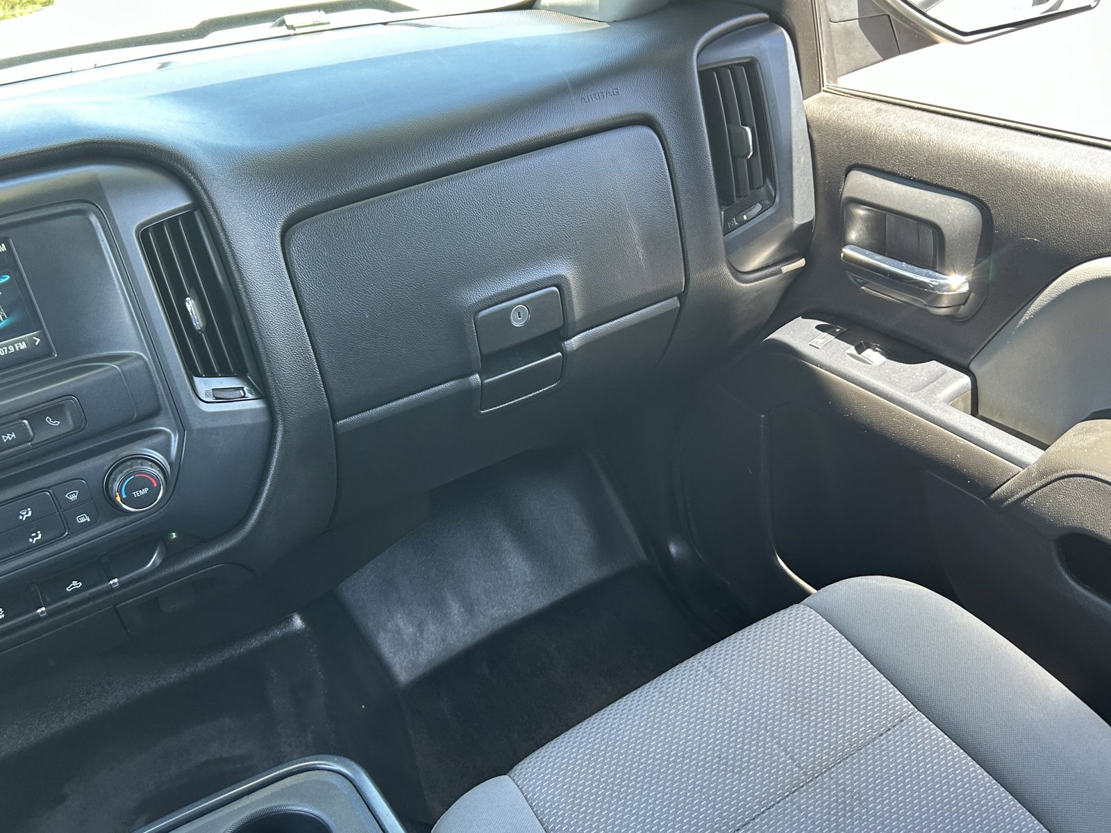 Used 2018 Chevrolet Silverado 1500 Custom RWD image 17