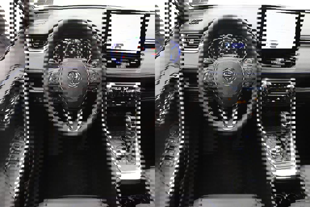 Used 2025 Toyota RAV4 XSE w/ Weather Package AWD/4WD image 12