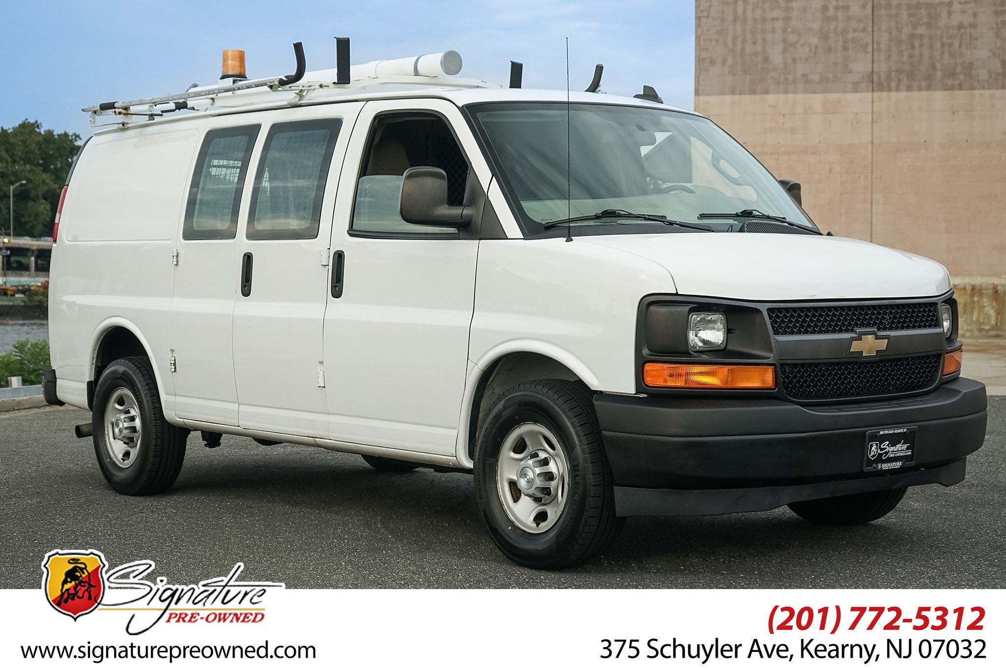 Used 2017 Chevrolet Express 2500 RWD image 1