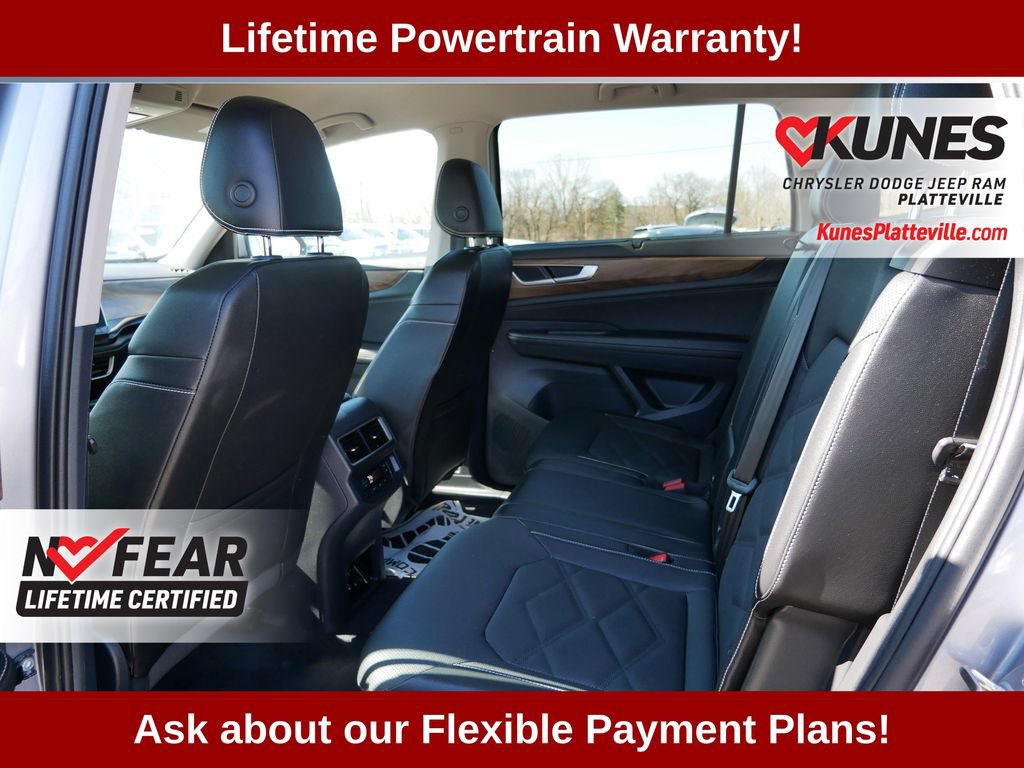 Used 2025 Volkswagen Atlas SE AWD/4WD image 15