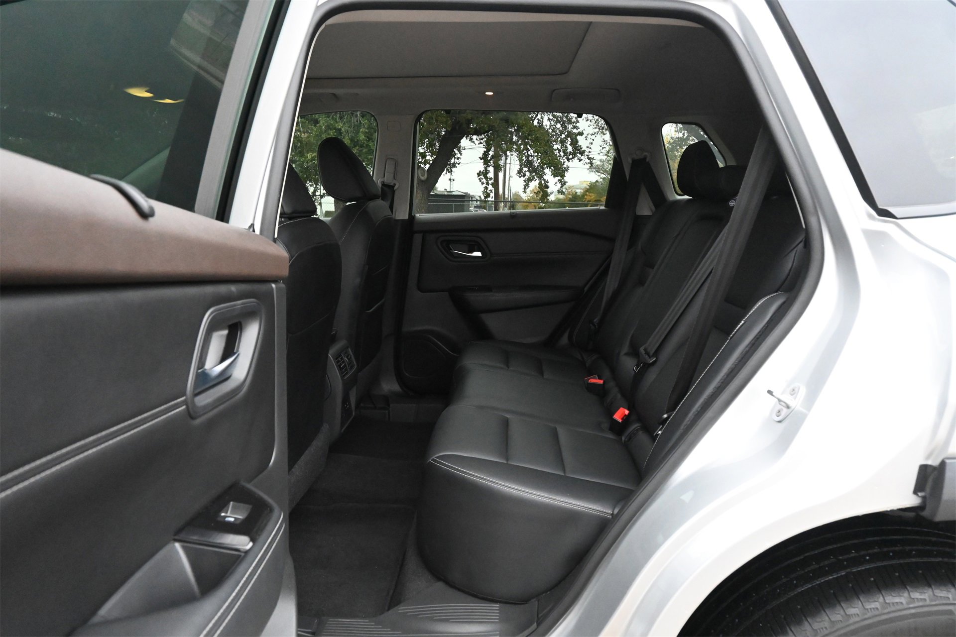 Used 2023 Nissan Rogue SL w/ SL Premium Package image 20