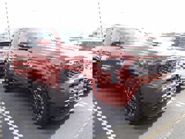 Certified 2025 Toyota Tacoma TRD Sport w/ TRD Sport Premium Package AWD/4WD image 4