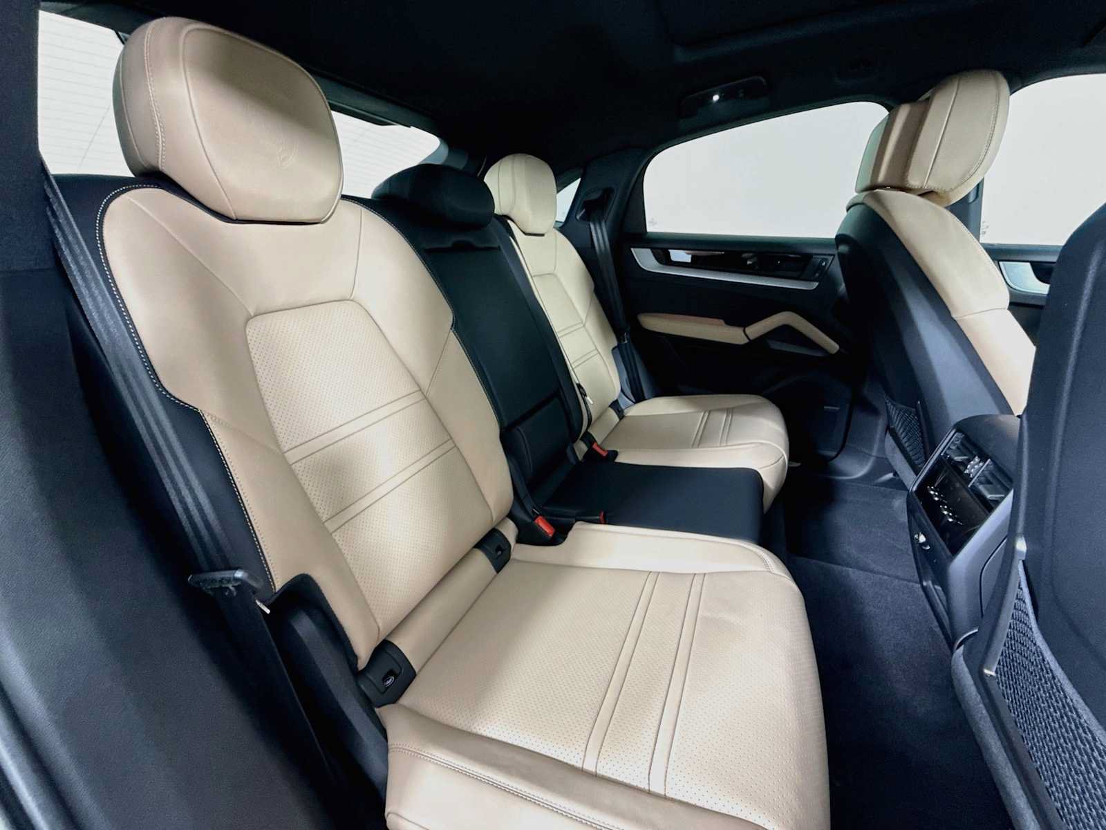 New 2026 Porsche Cayenne Coupe AWD/4WD image 28