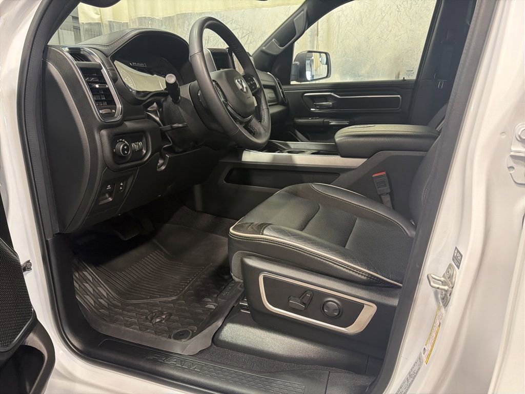 Used 2025 RAM 1500 Laramie w/ Sport Appearance Package AWD/4WD image 4