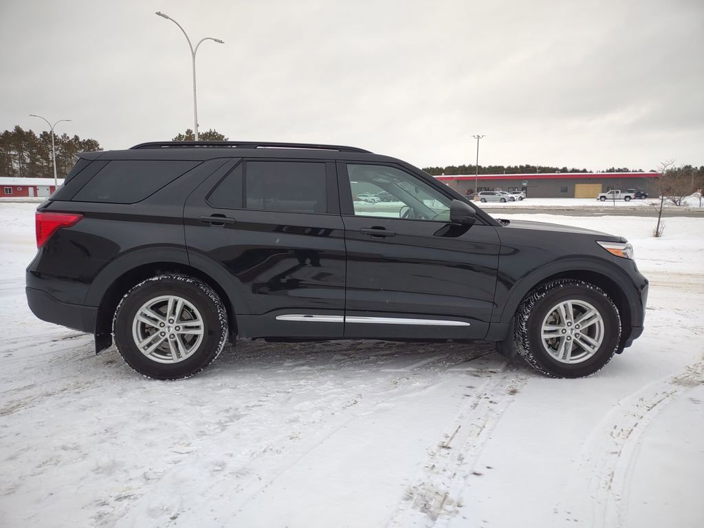 Used 2022 Ford Explorer XLT w/ Equipment Group 202A image 6