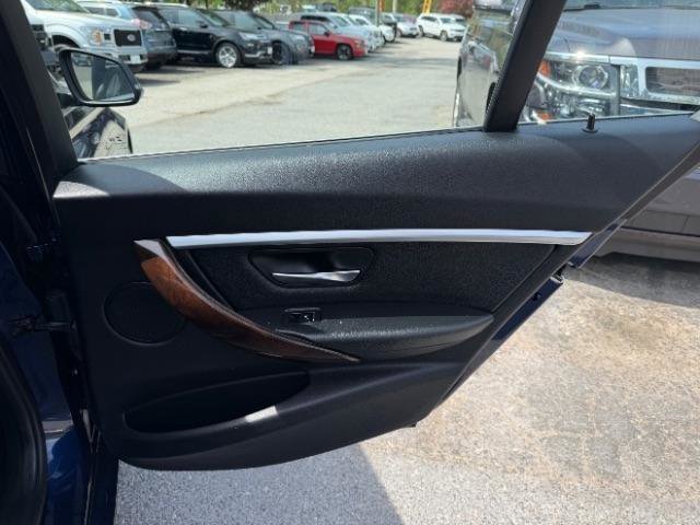 Used 2017 BMW 330i xDrive Sedan w/ Premium Package AWD/4WD image 36